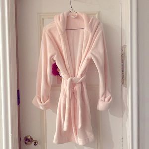 Kids robe from GAP kids. Gently worn and looks brand new